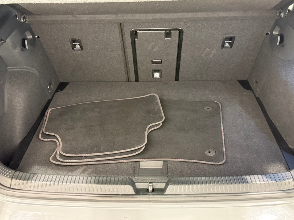 2024 VOLKSWAGEN GOLF GTI - Image 34