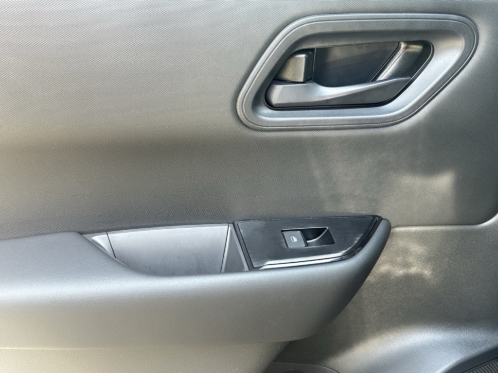 2025 NISSAN ROGUE - Image 18