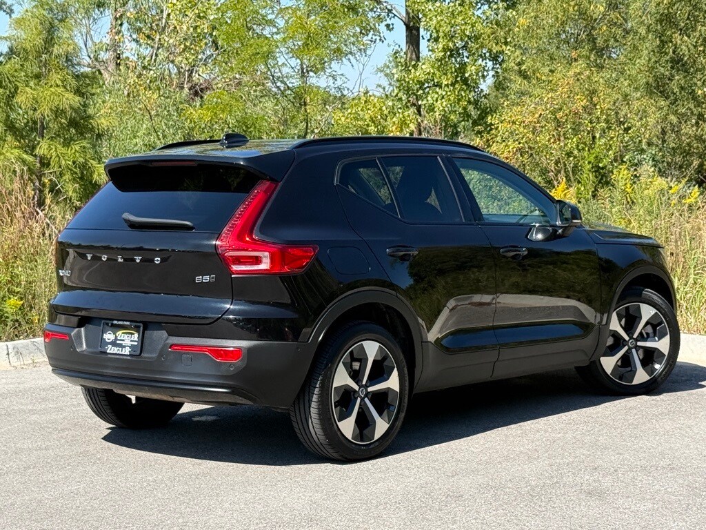 2024 Volvo XC40 Plus AWD photo 4