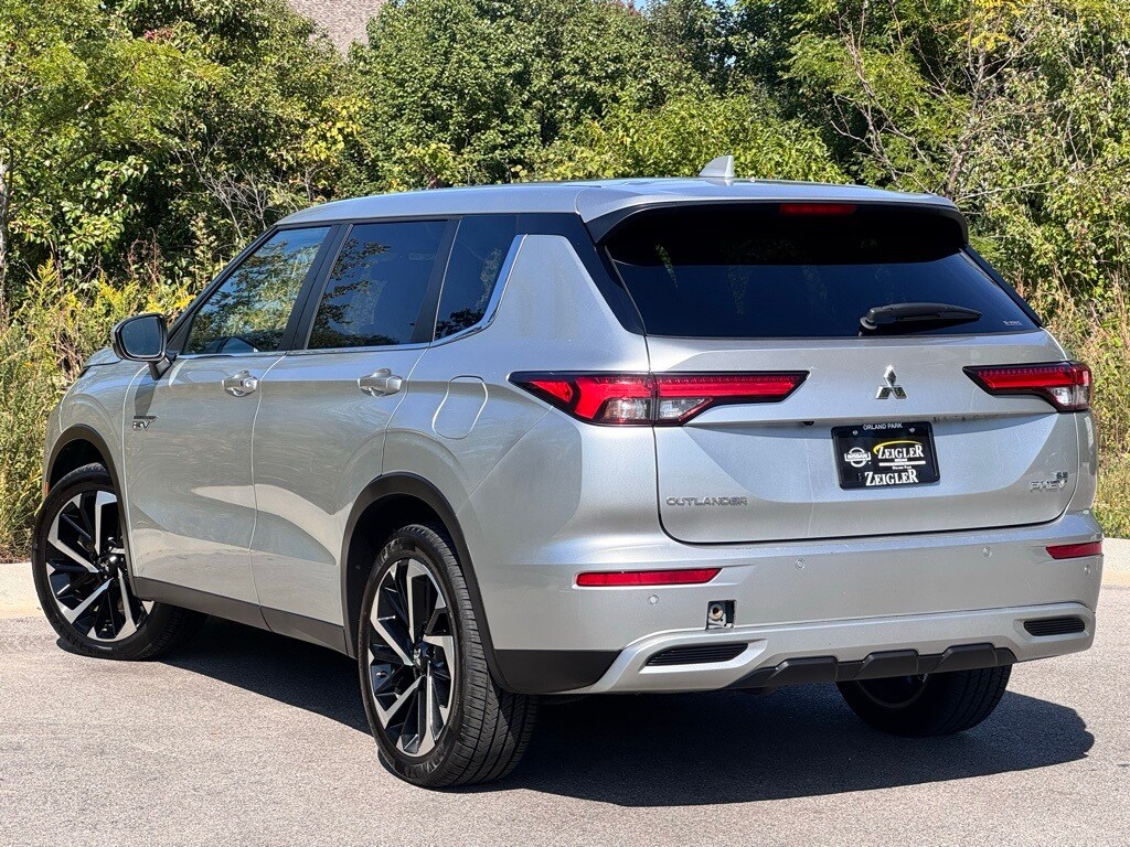 2023 Mitsubishi Outlander PHEV photo 4