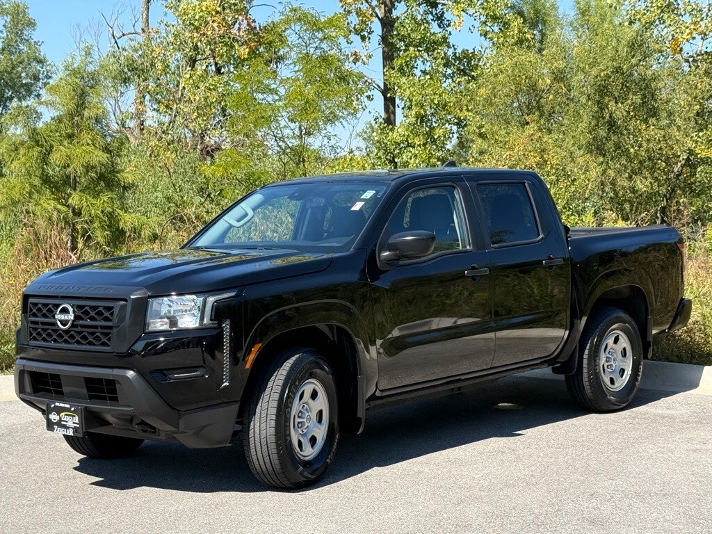 2022 Nissan Frontier S Crew Cab photo 3