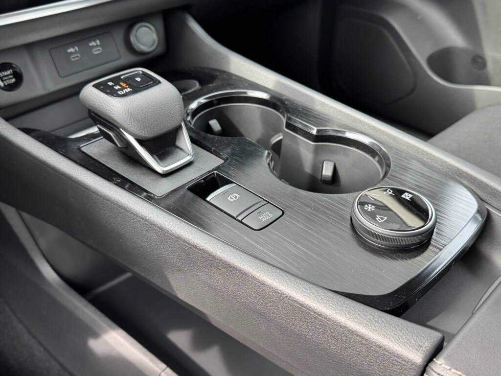 2025 NISSAN ROGUE - Image 11