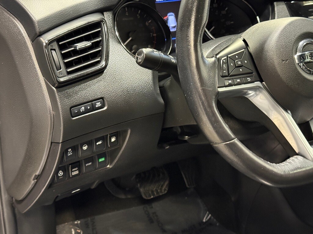 2018 NISSAN ROGUE - Image 12