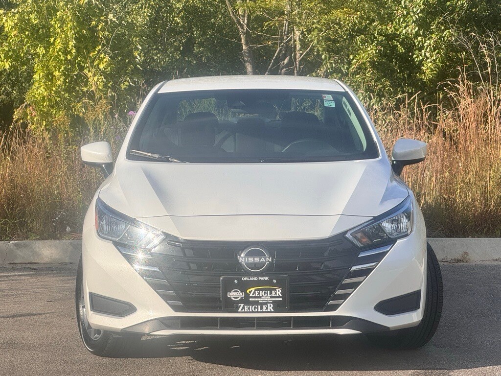 2023 Nissan Versa 1.6 SV photo 2