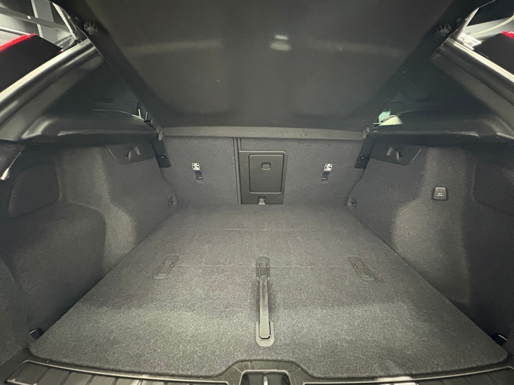 2024 VOLVO XC40 - Image 29