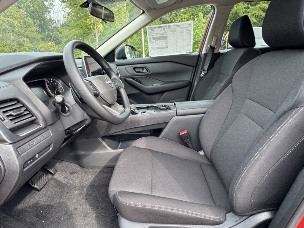 2025 NISSAN ROGUE - Image 17
