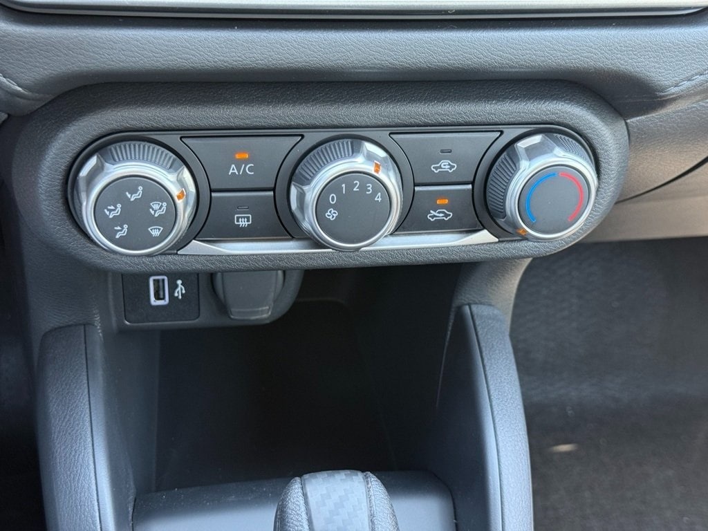 2025 NISSAN VERSA - Image 15