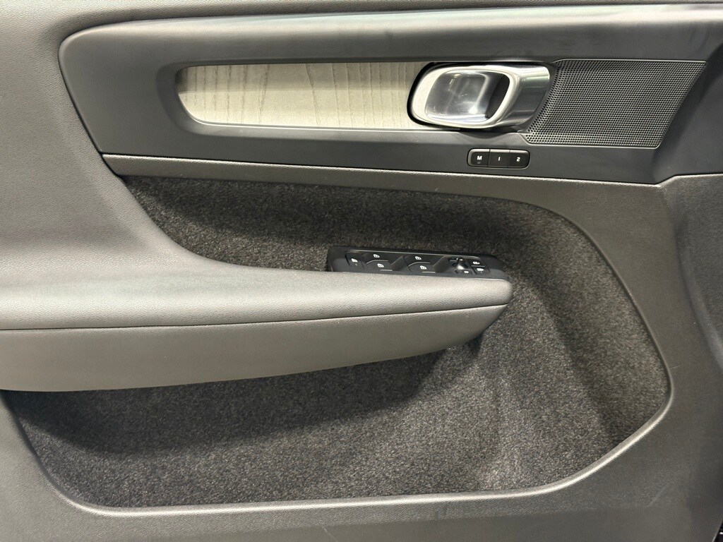 2024 VOLVO XC40 - Image 18