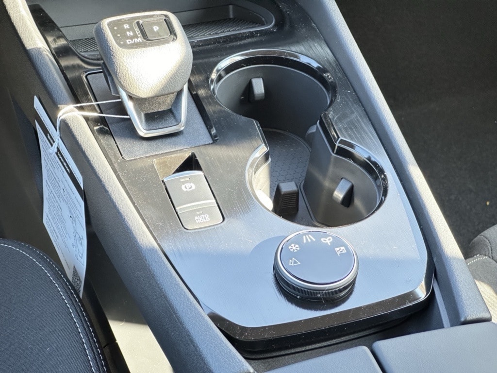 2025 NISSAN ROGUE - Image 11