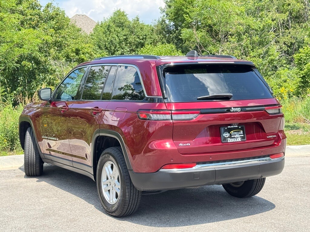 2023 Jeep Grand Cherokee Laredo photo 4
