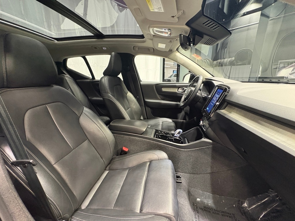 2024 VOLVO XC40 - Image 26