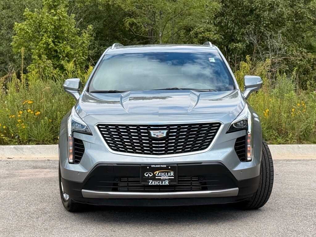 2023 Cadillac XT4 Premium Luxury photo 2