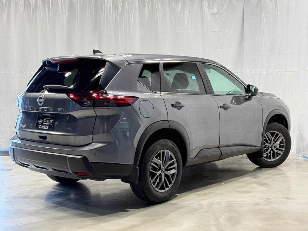 2025 Nissan Rogue S AWD photo 4