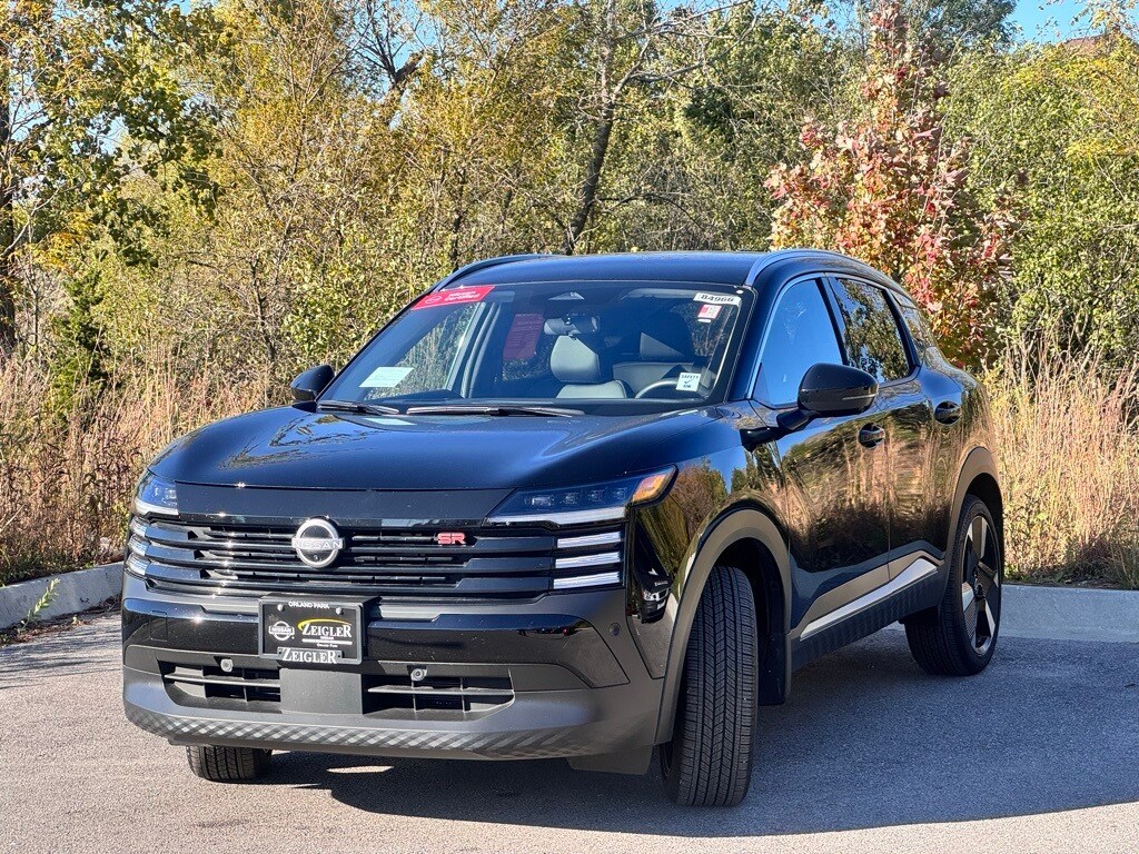 2025 Nissan Kicks SR photo 3