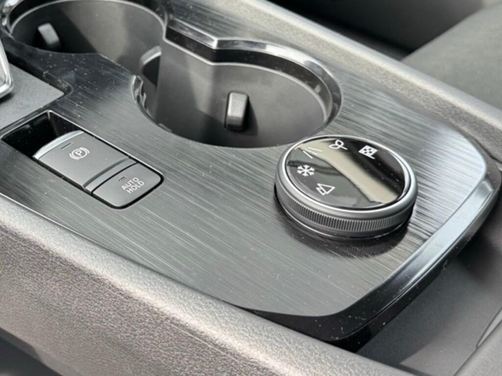 2025 NISSAN ROGUE - Image 12