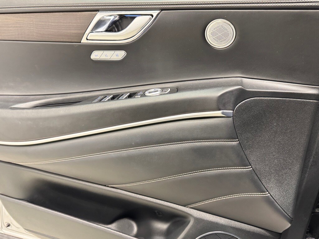 2024 GENESIS GV80 - Image 18