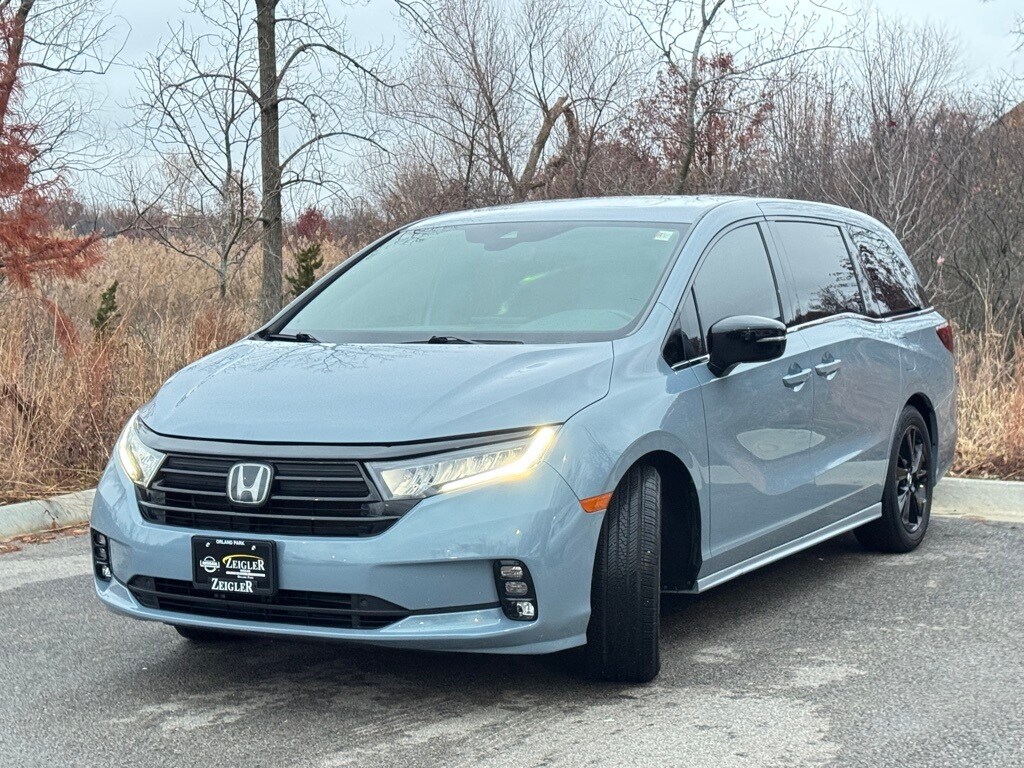 2023 Honda Odyssey Sport photo 3