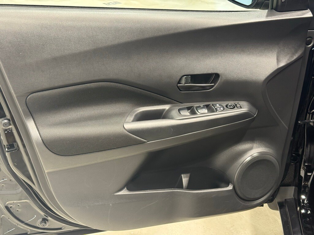 2023 NISSAN KICKS - Image 18