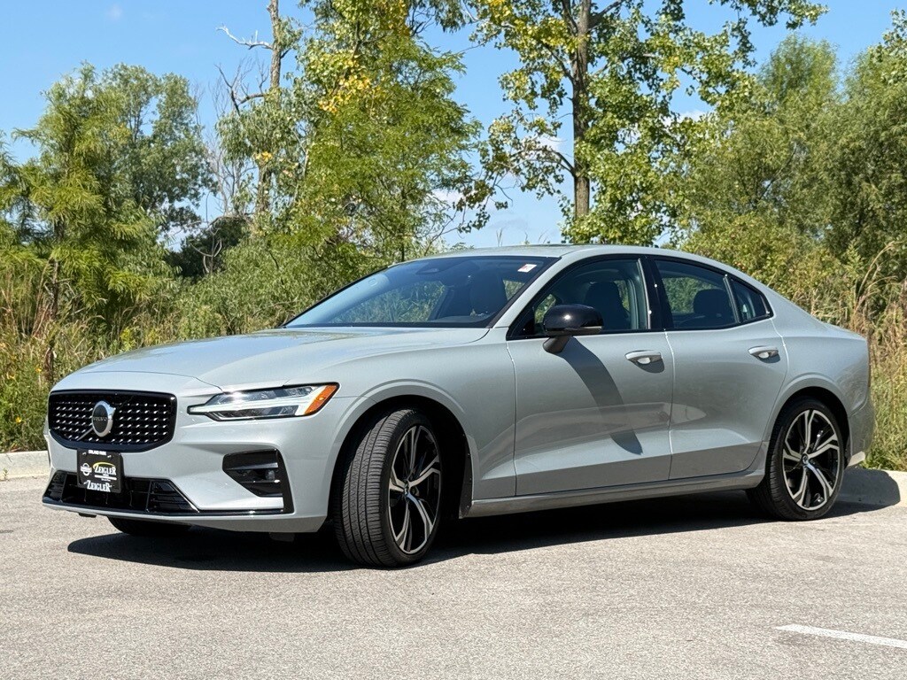 2024 Volvo S60 B5 Core AWD photo 4