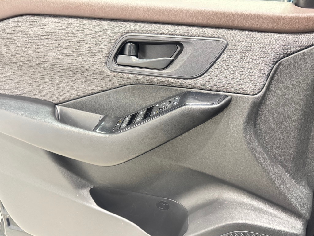 2023 NISSAN ROGUE - Image 18