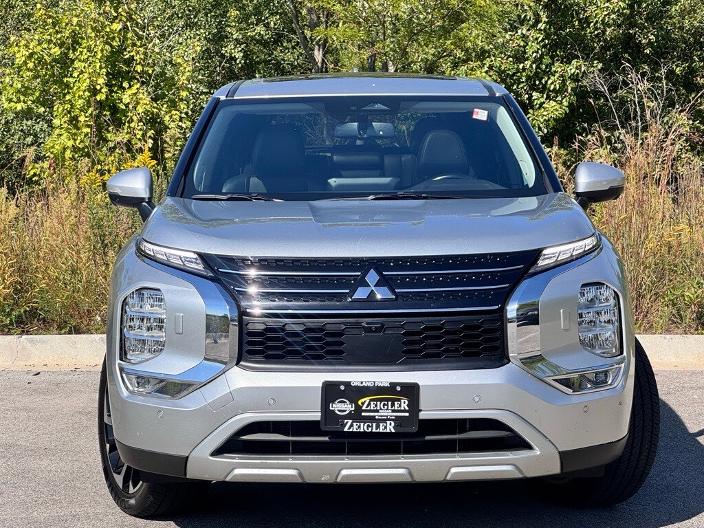 2023 Mitsubishi Outlander PHEV photo 2