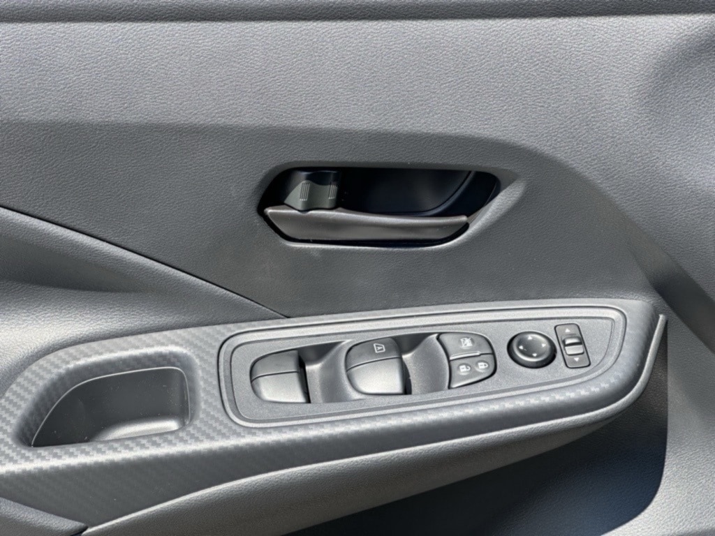 2025 NISSAN VERSA - Image 18