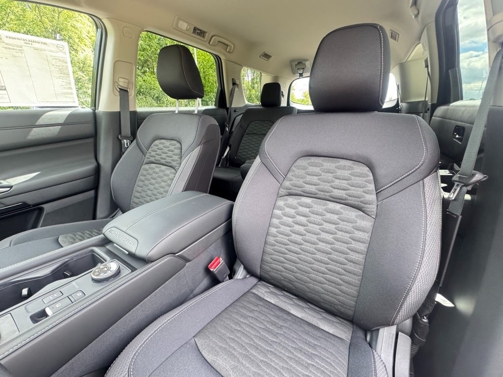 2025 NISSAN PATHFINDER - Image 17