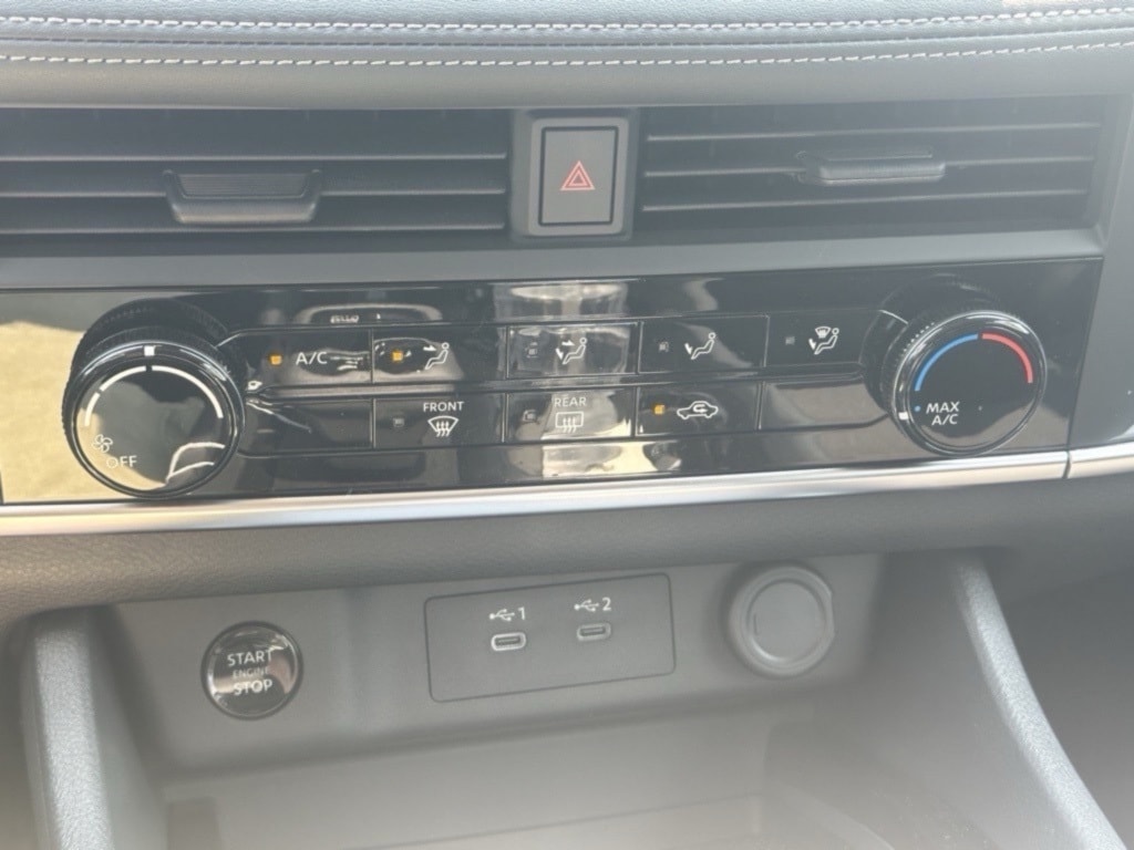 2025 NISSAN ROGUE - Image 10