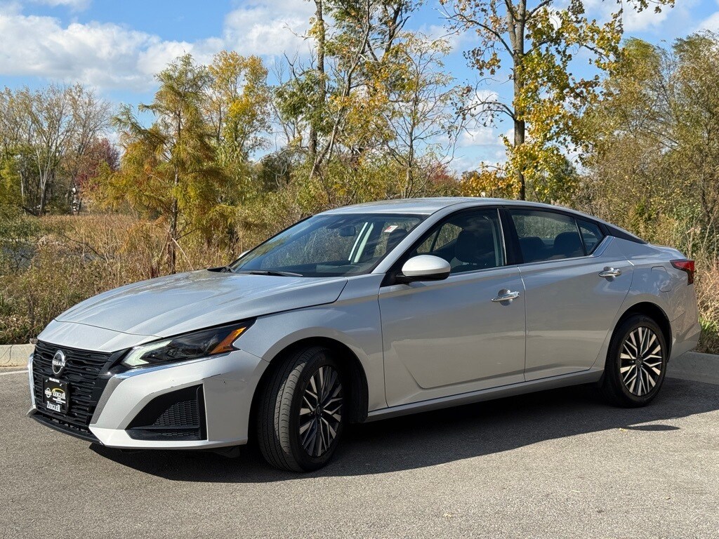 Used 2023 Nissan Altima 2.5 SV Sedan