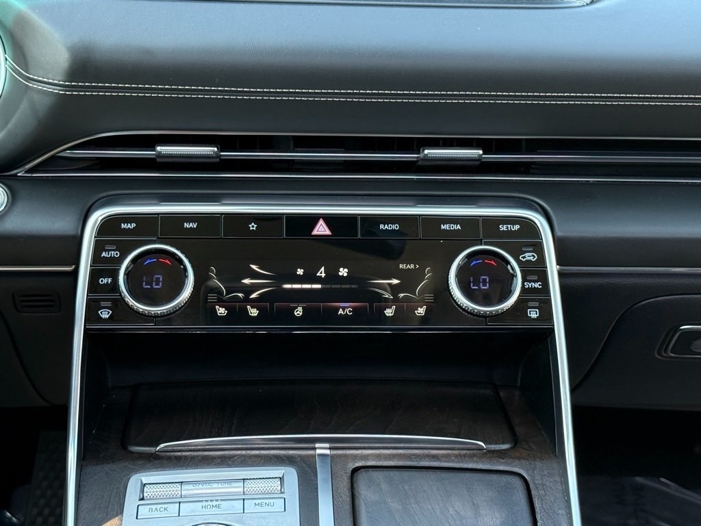 2024 GENESIS GV80 - Image 14