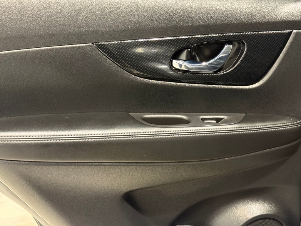 2018 NISSAN ROGUE - Image 19