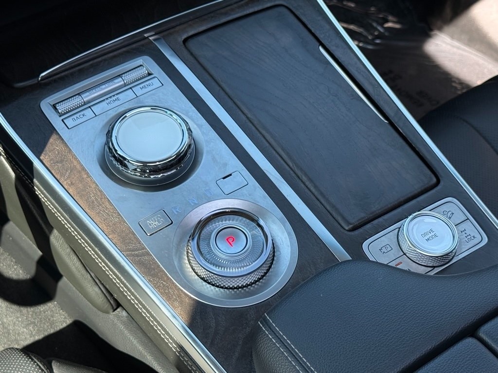 2024 GENESIS GV80 - Image 15