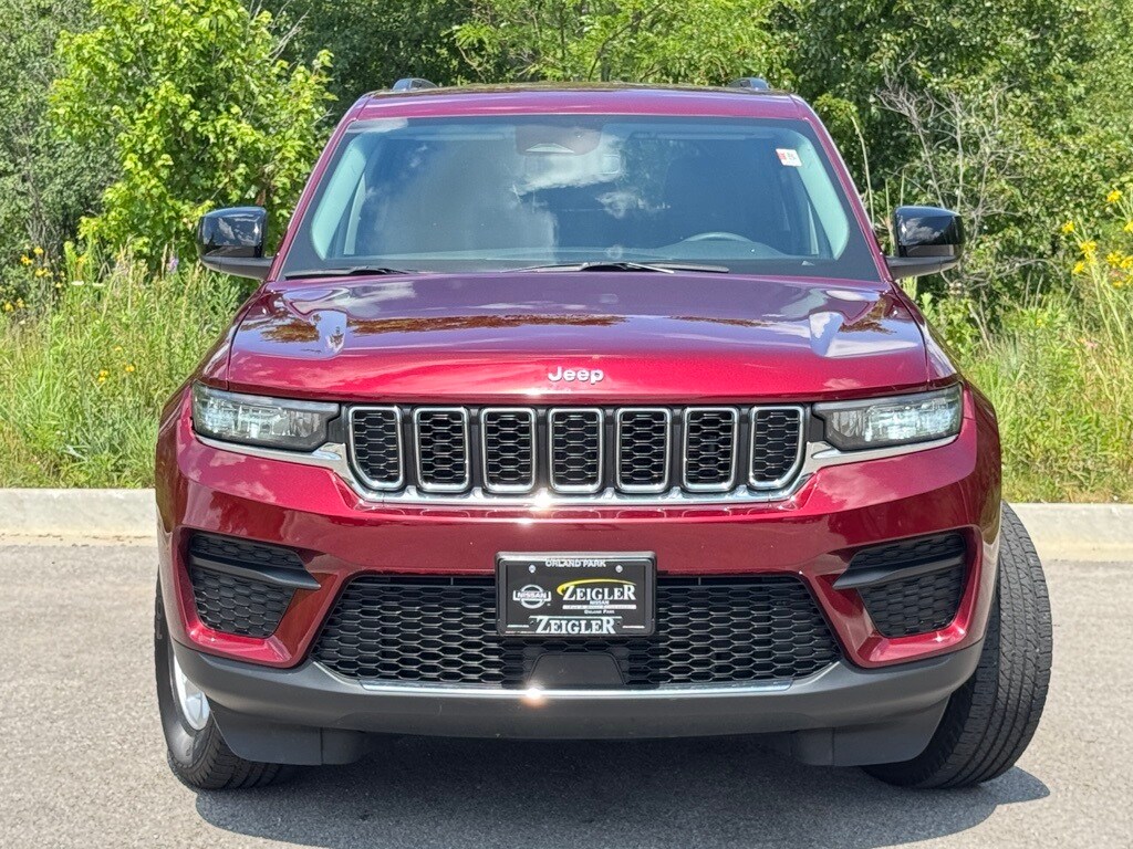 2023 Jeep Grand Cherokee Laredo photo 2