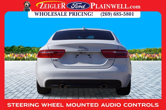 2019 Jaguar XE Premium photo 4