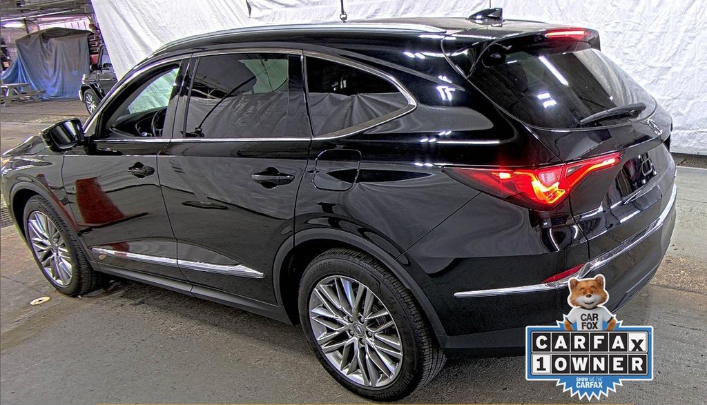 2023 Acura MDX Advance SH-AWD photo 2