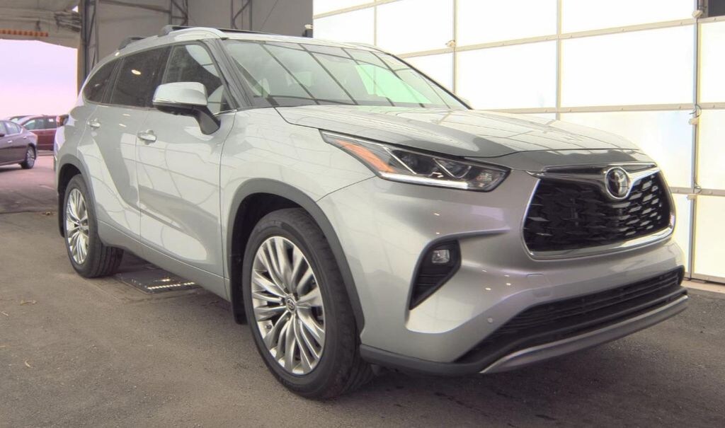 Used 2024 Toyota Highlander Platinum SUV