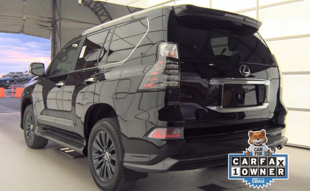 2023 Lexus GX 460 Luxury photo 2