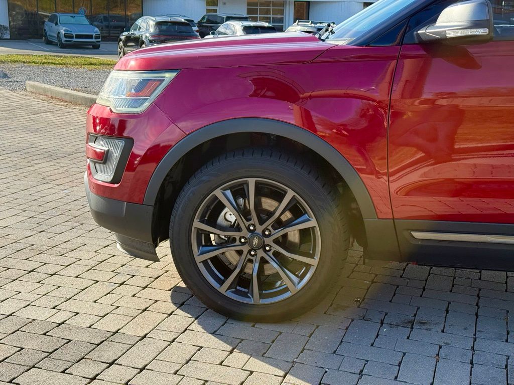 2017 Ford Explorer XLT photo 4