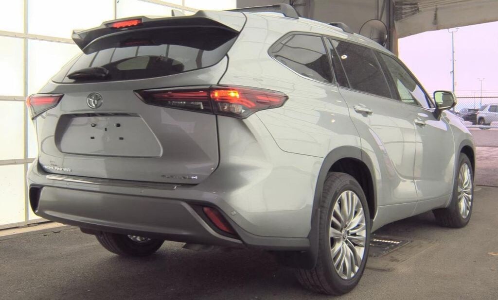 Used 2024 Toyota Highlander Platinum SUV