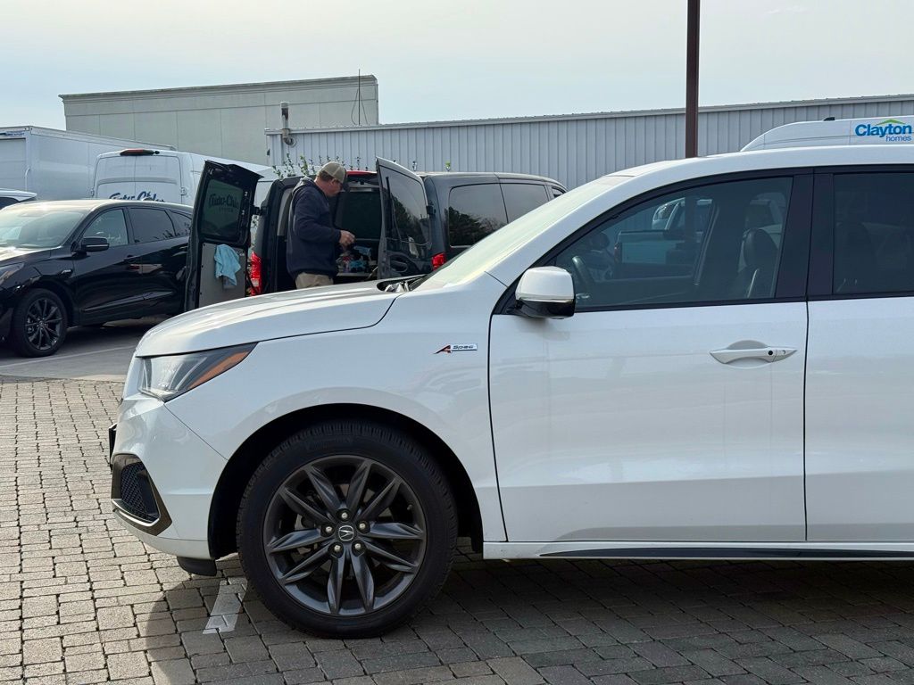 2020 Acura MDX Technology A-Spec SH-AWD photo 4