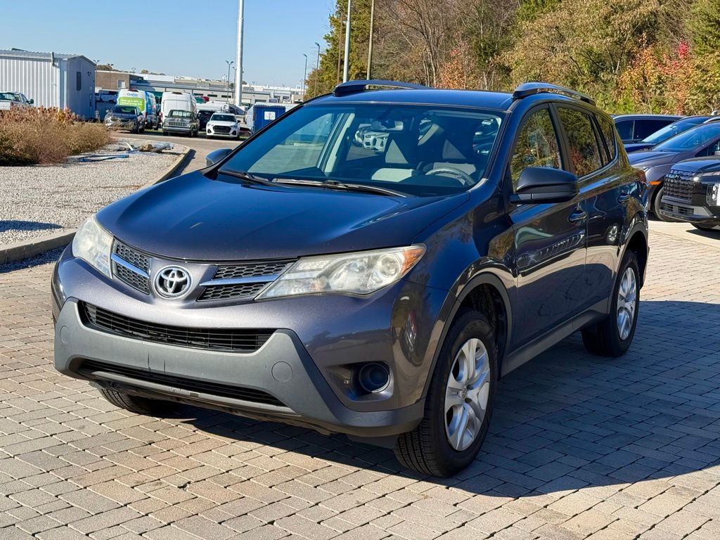2014 Toyota RAV4 LE photo 3