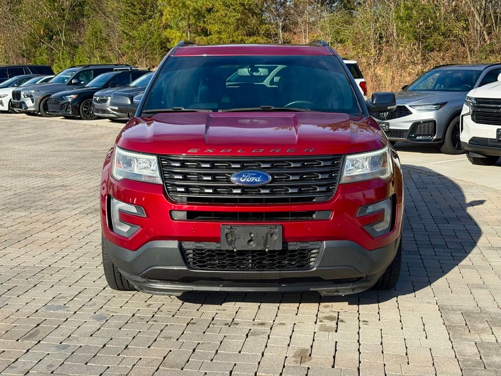 2017 Ford Explorer XLT photo 2