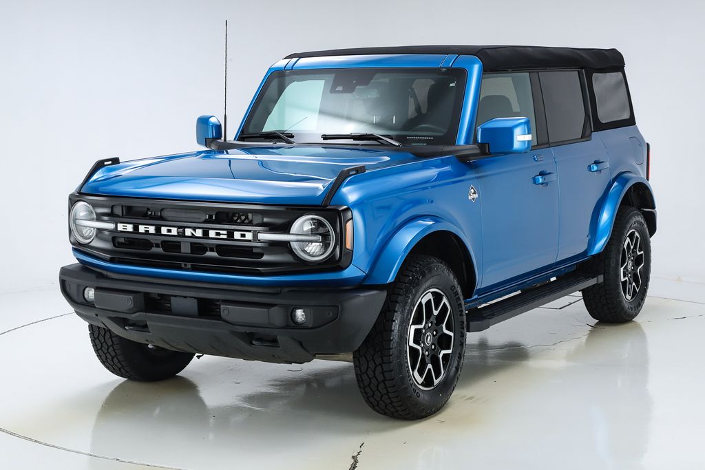 2023 Ford Bronco Outer Banks photo 3
