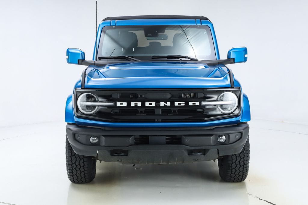 2023 Ford Bronco Outer Banks photo 2