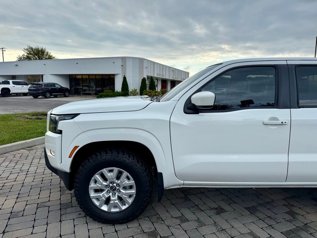 2022 Nissan Frontier SV photo 3