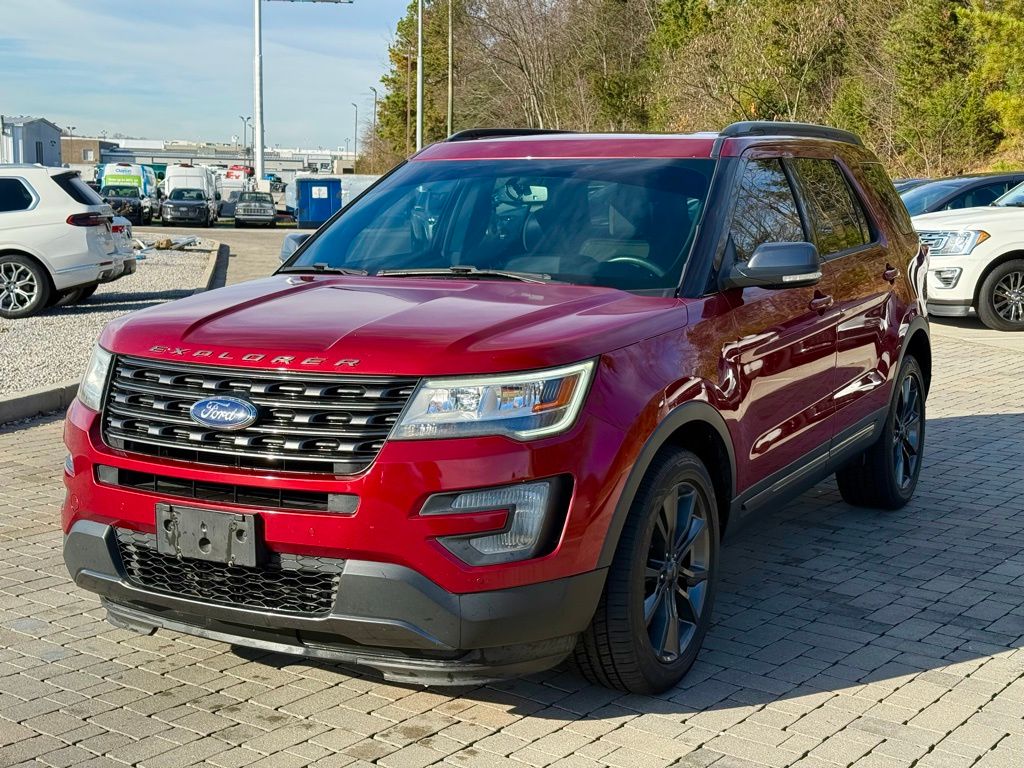2017 Ford Explorer XLT photo 3
