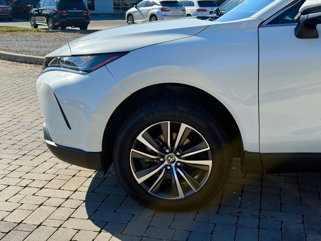 2022 Toyota Venza LE photo 4