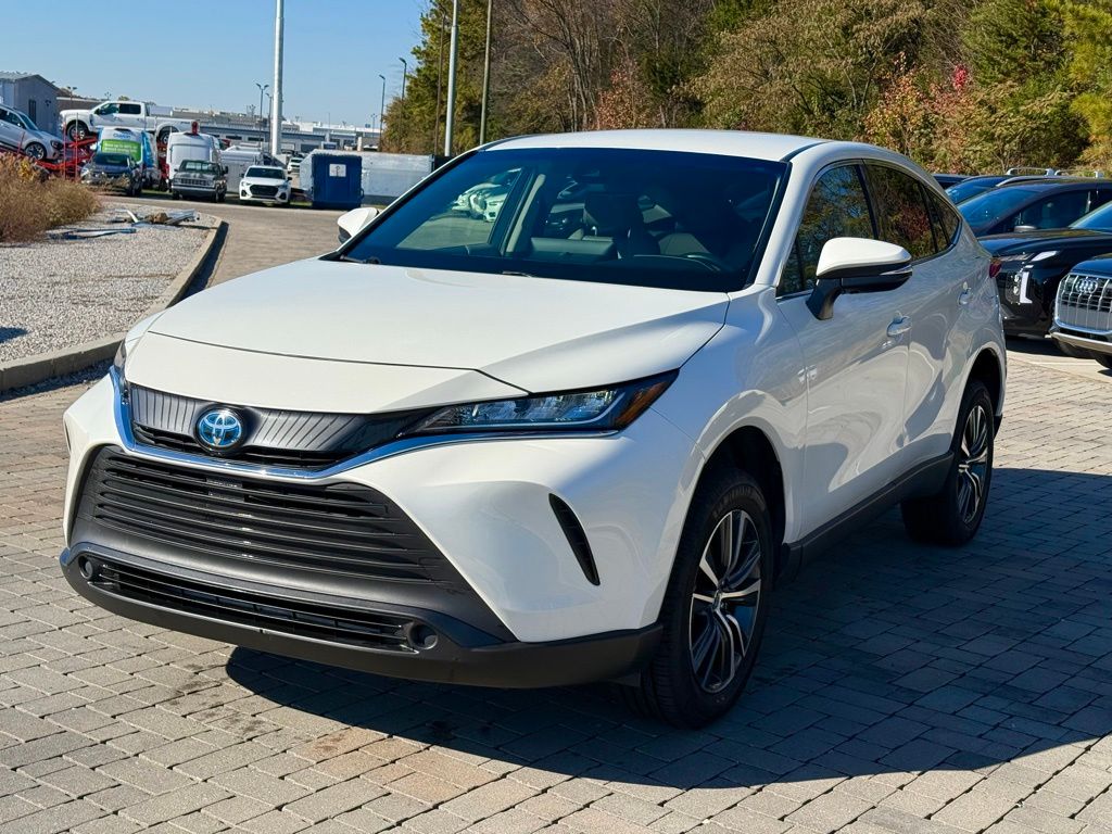 2022 Toyota Venza LE photo 3