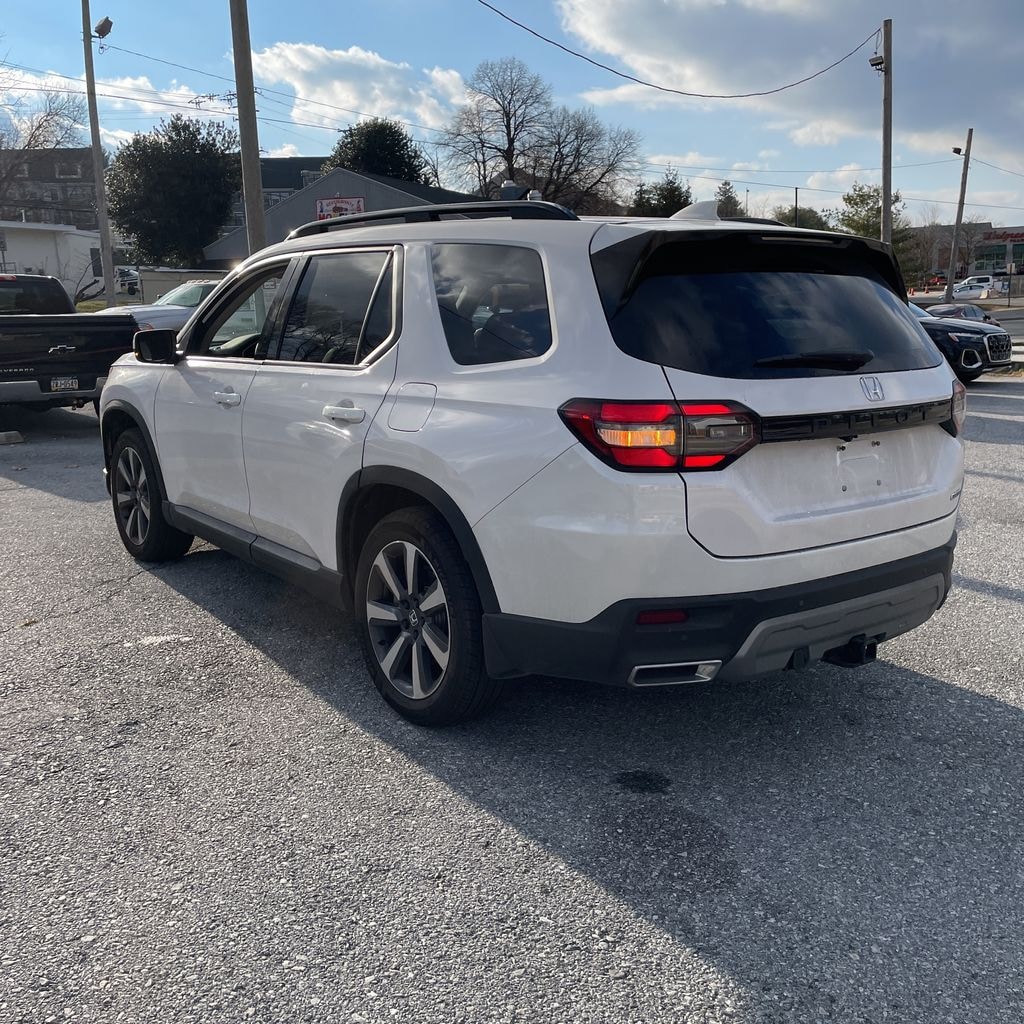 Used 2025 Honda Pilot Touring SUV