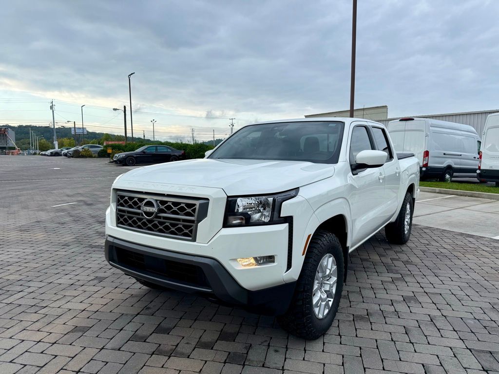 2022 Nissan Frontier SV photo 2
